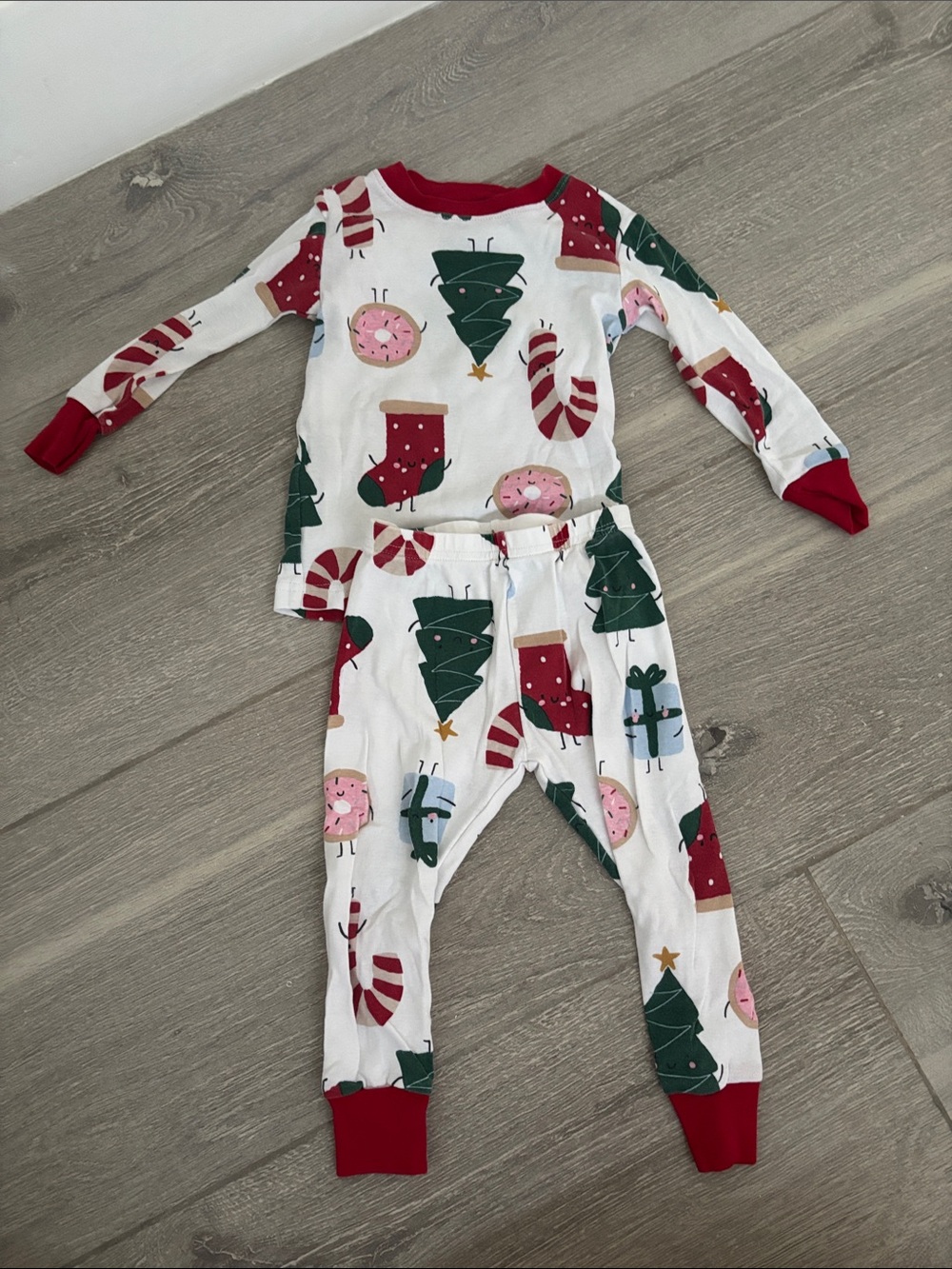 Carter’s Christmas Pajamas with Tree Print 18M